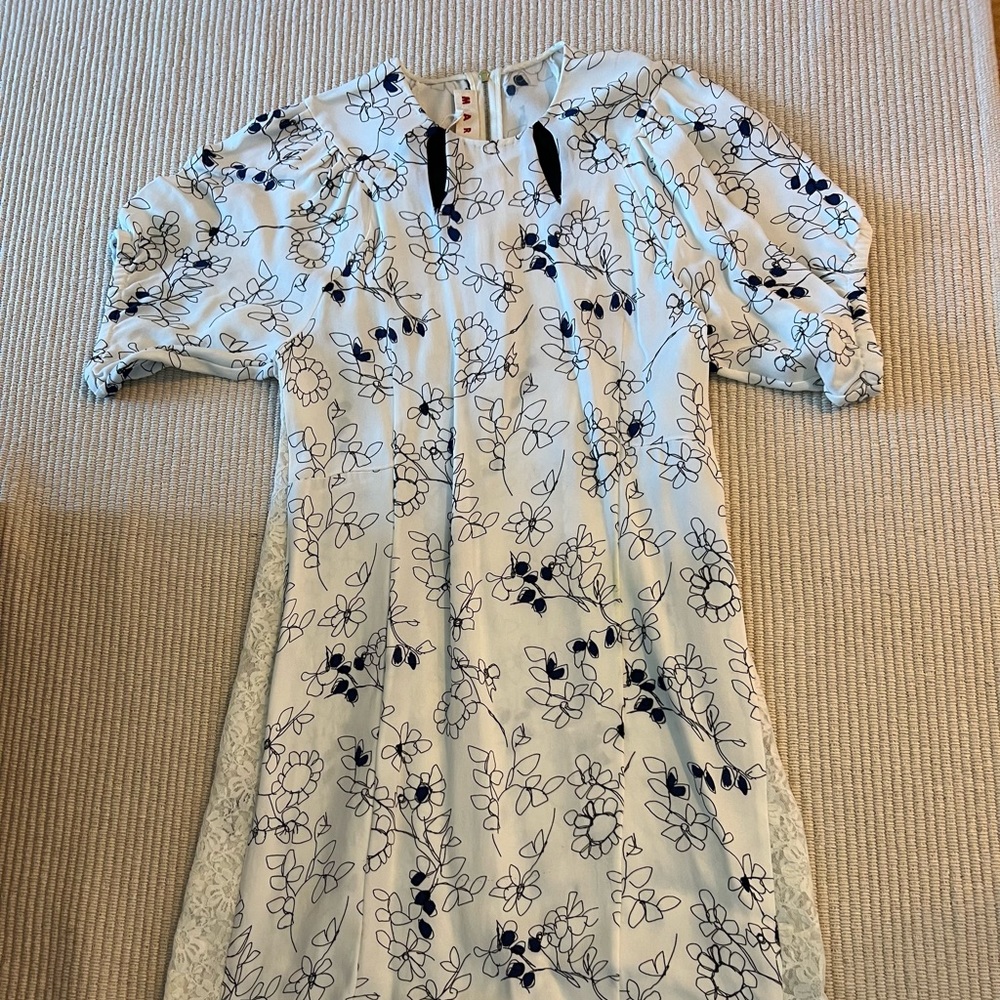 Marni - White silk floral print short sleeve dress with lace details